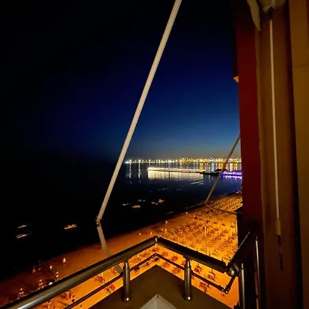 Cosy Sea Apartament And Luxurious Penthouse アパート ドゥラス